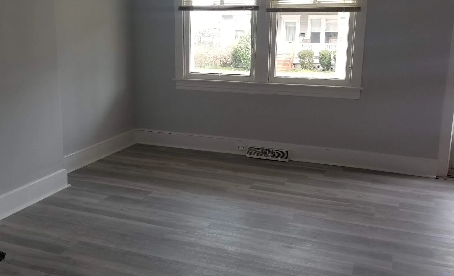 Townhouse in Downtown Smyrna - $1550.00 per Month! — Photo 3