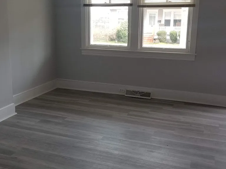131 N Main St — Photo 3
