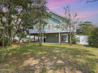 136 NE 71st St, Oak Island, NC 28465
