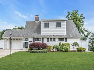 9 Deep Lane, Wantagh, NY 11793