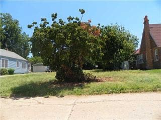 1st image of 2118 N Everest Ave
