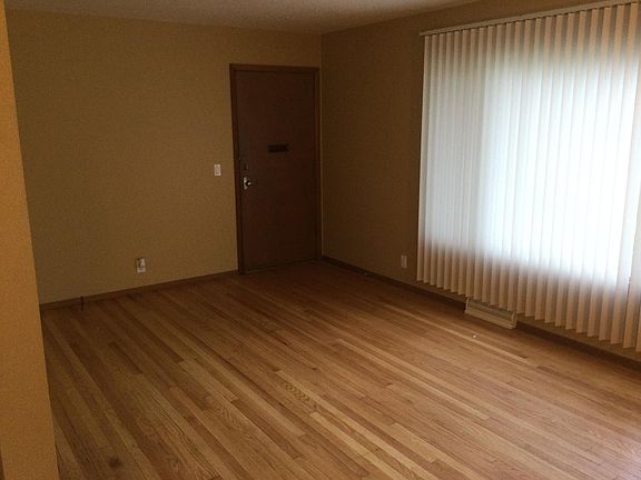 4th image of 204 Pleasant St APT 1
