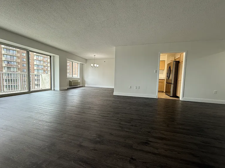 Excelsior II Apartments — Photo 23