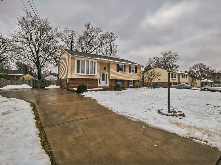 14625 Batavia Dr — Photo 20