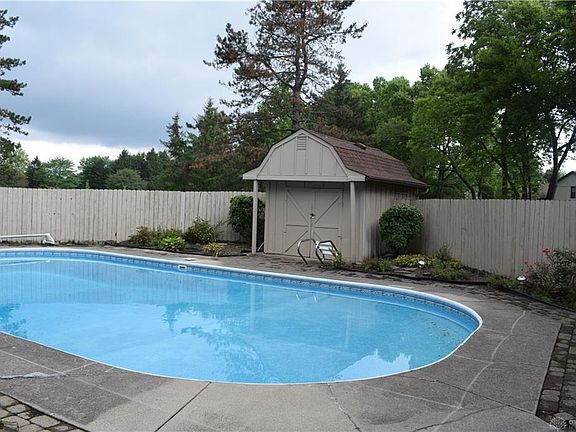 2nd image of 1043 Hyde Park Dr