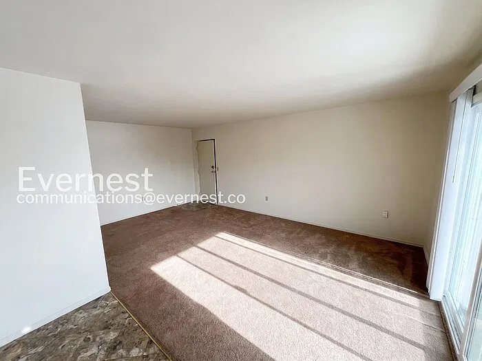 2 bed, 1.0 bath, 790 sqft, $950 — Photo 4