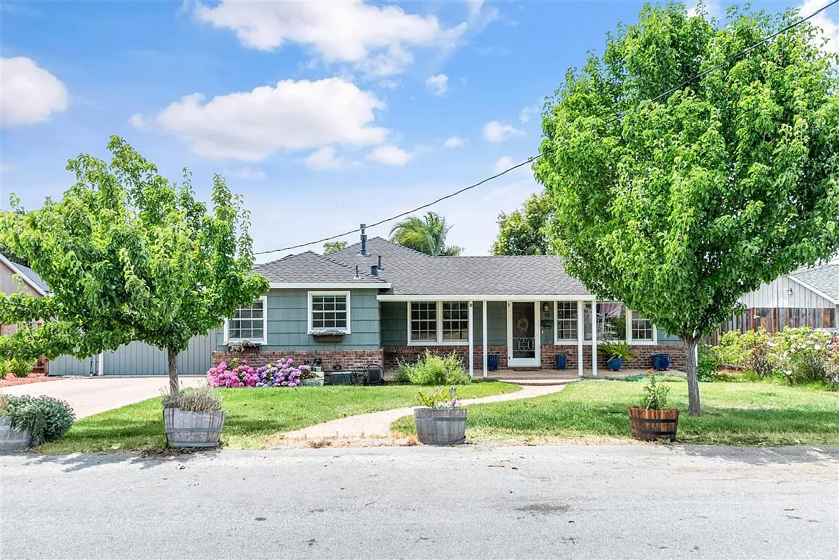 33 Decker Way photo 1