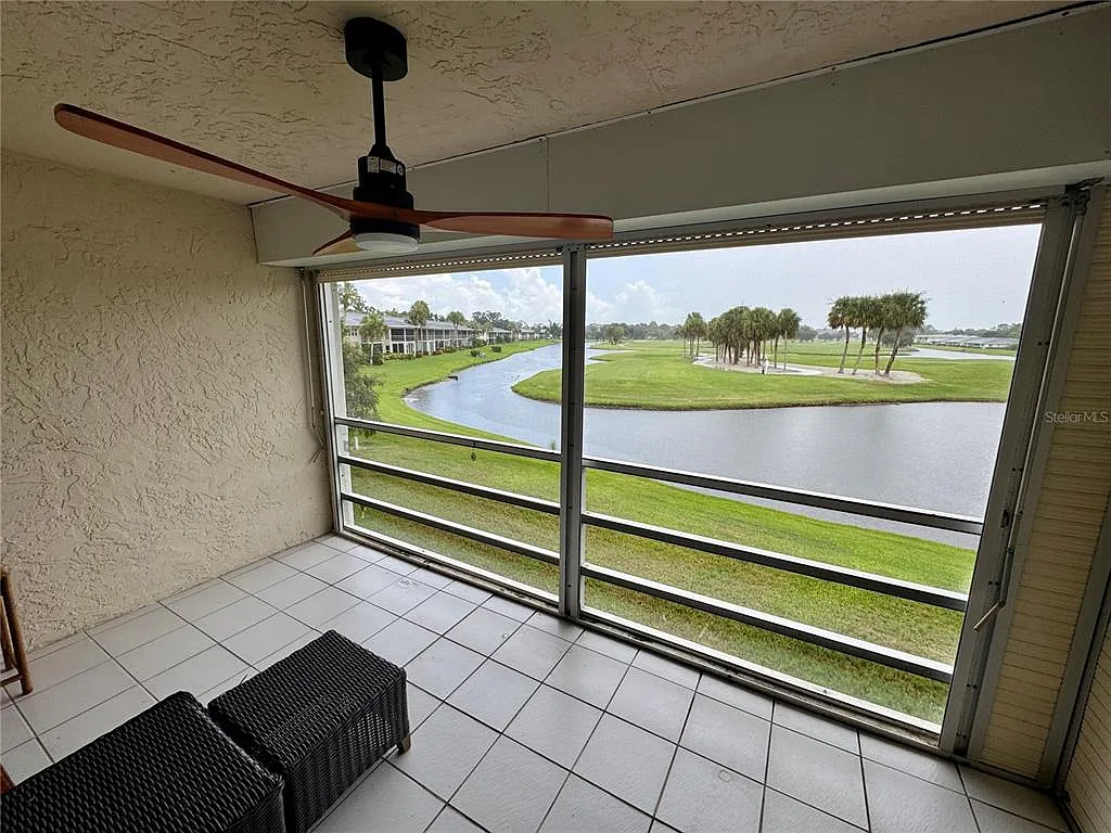 2 bed, 2.0 bath, 1118 sqft, $1,900 — Photo 2