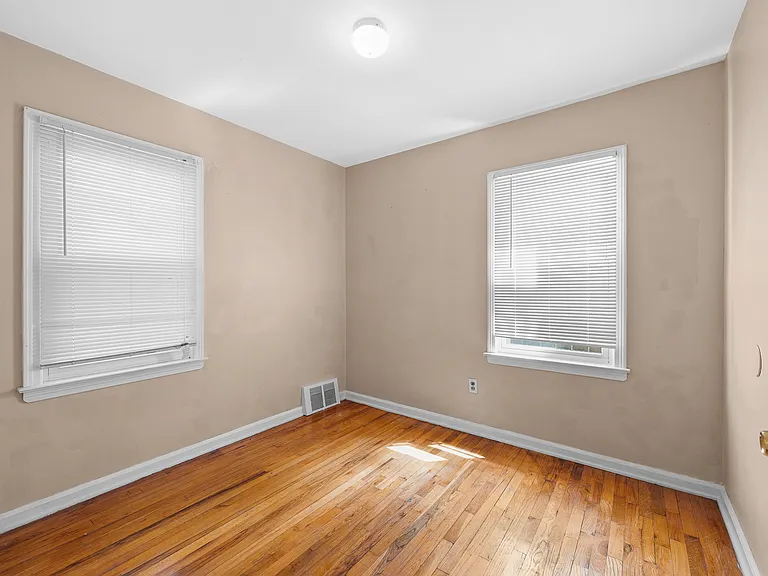 7490 Lamphere — Photo 10