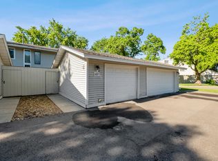 6557 40th St N, Oakdale, MN 55128