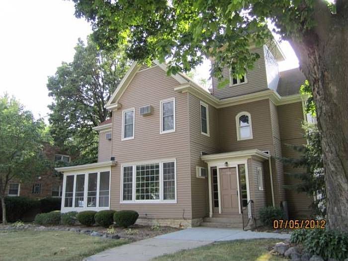 305 S. Batavia Ave #1