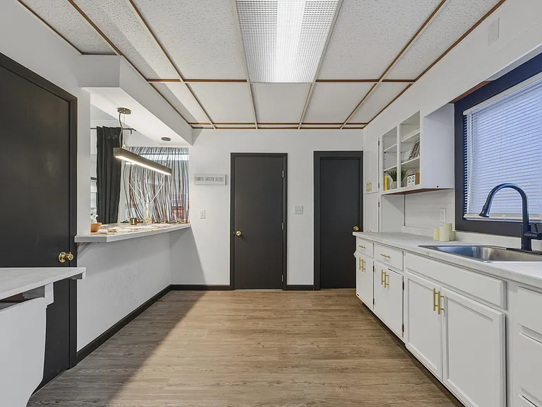 460 Maple Ave #1 — Photo 7