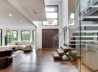 4577 Capilano Rd, North Vancouver, BC V7R 4K2