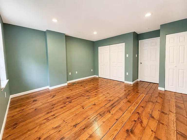 1811 Montrose St — Photo 13
