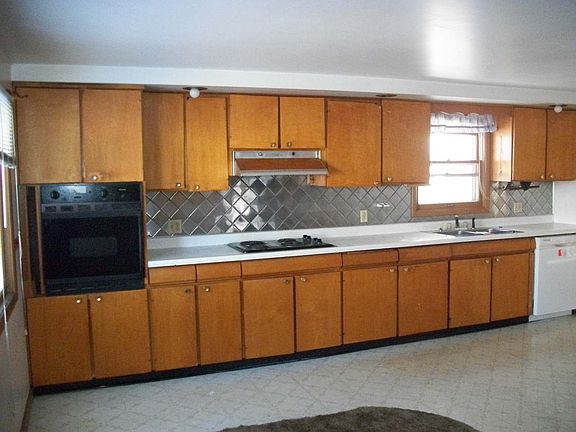 5th image of 127 E Washington Ave #E