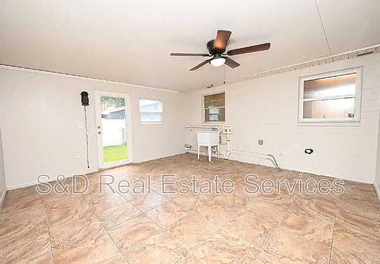 907 Swann Dr — Photo 21