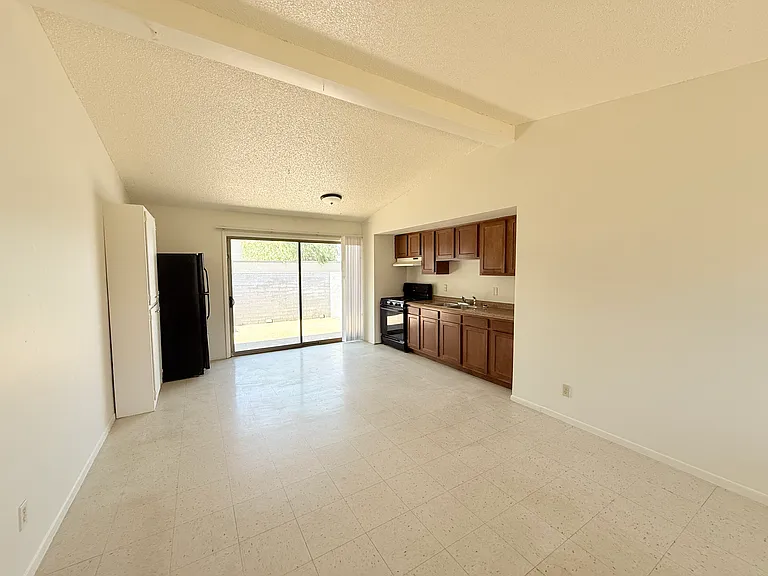220 S 3rd Ave #6 — Photo 1