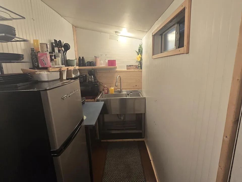 Kitchenette
Everything you will need with a counter top burner sorry no stove 
Microwave, coffee pot and lots of utensils
