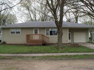 310 S 4th St, Sheffield, IA 50475