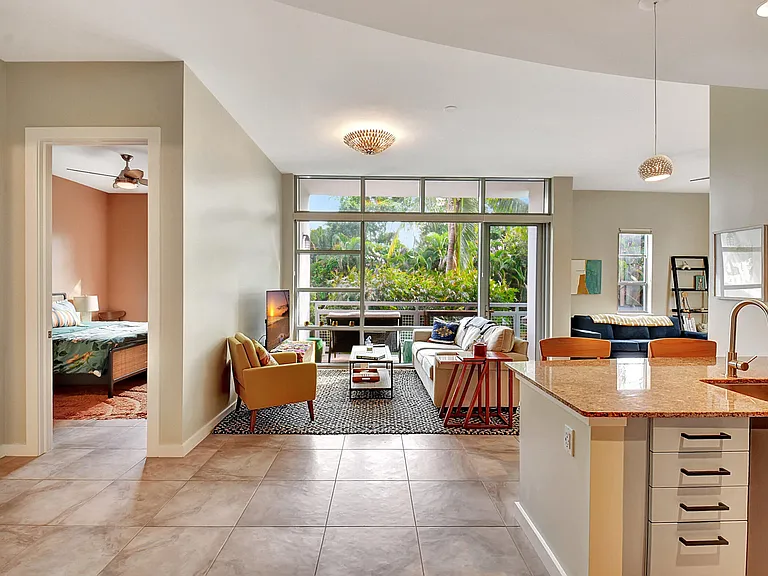 365 SE 6th Ave #204 — Photo 2
