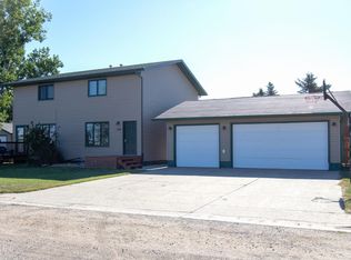 1710 8th Ave NW, Jamestown, ND 58401