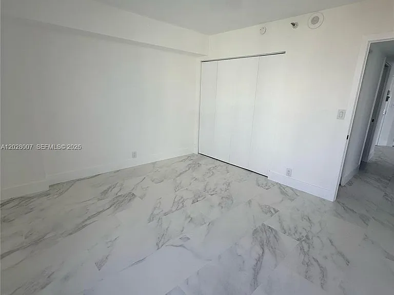 19101 NE 36th Ct #1005 — Photo 13