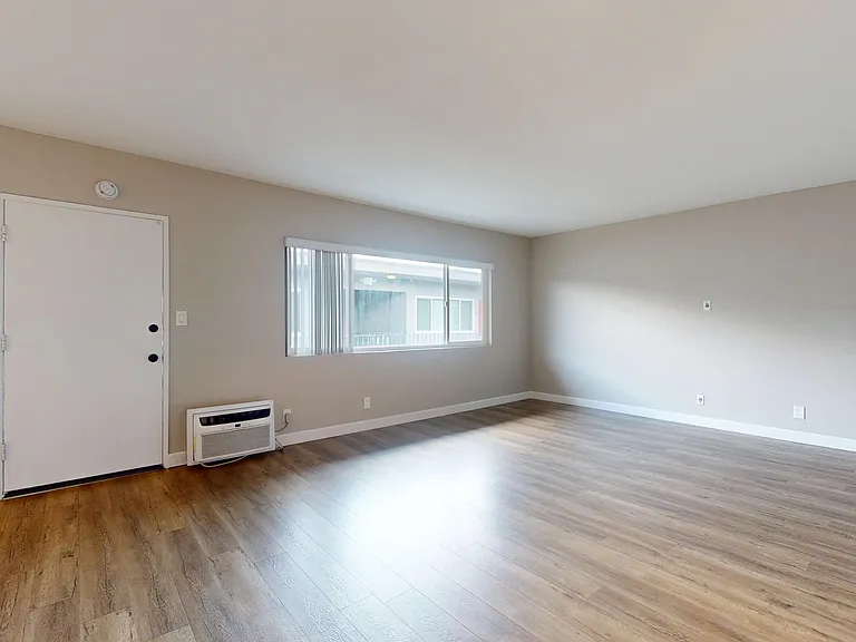 The Capri Apartments — Photo 30