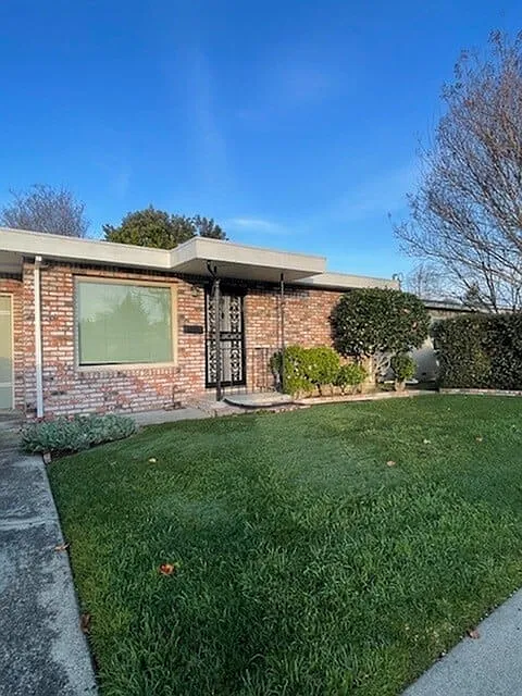 19661 San Miguel Ave