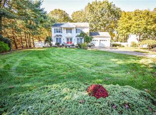 12 Sheri Ct, Farmingville, NY 11738