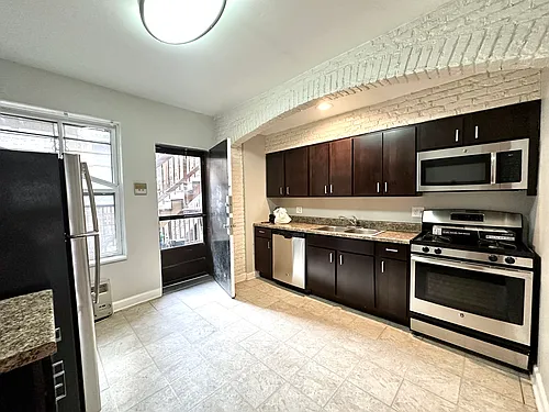2858 N Clark St #2 Photo 1