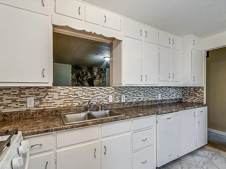 244 Cribbon Ave — Photo 6