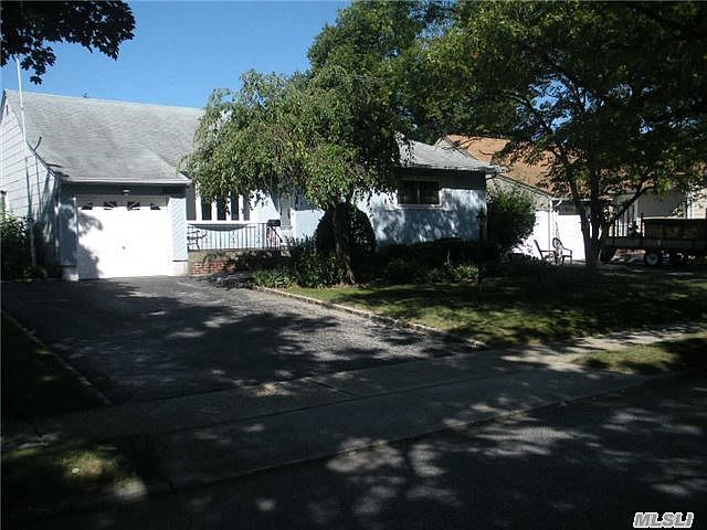 1st image of 110 Knollwood Dr