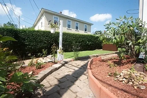 25 Elm St S #1