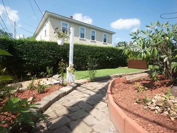 25 Elm St S #1, Barre, MA 01005