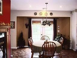 Eat-in Kitchen