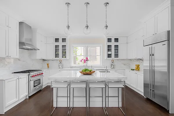 Rented by Camelot Realty Group | media 14