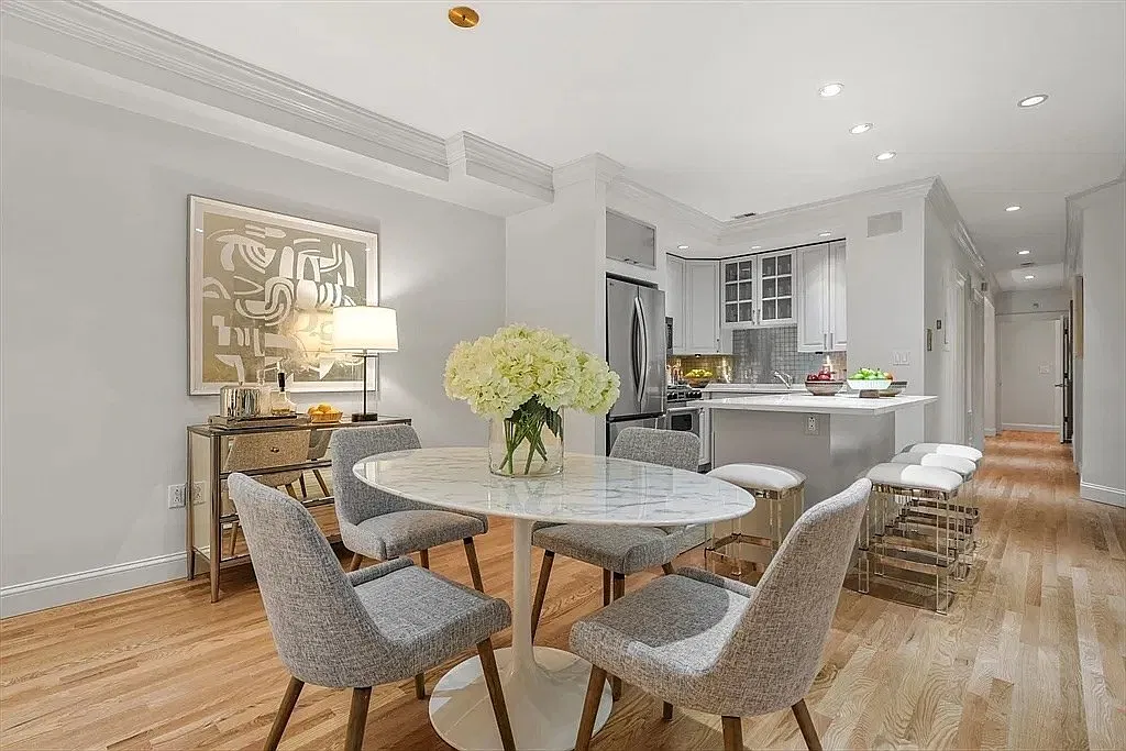 2 bed, 2.0 bath, 1200 sqft, $6,950 — Photo 2