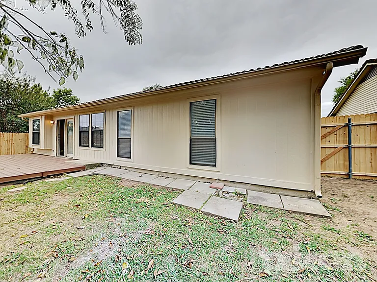 7421 Ridge Rd W — Photo 17