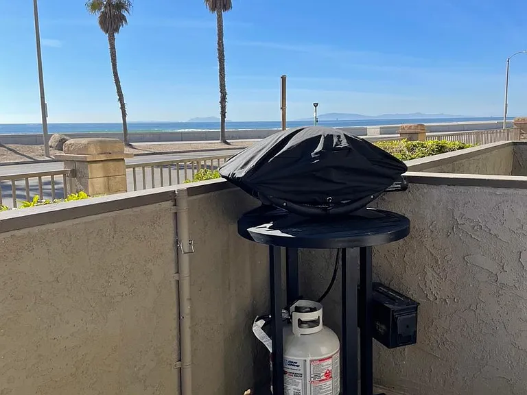 E Surfside Dr — Photo 2