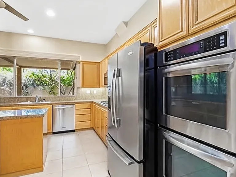240 W Kavenish Dr — Photo 8