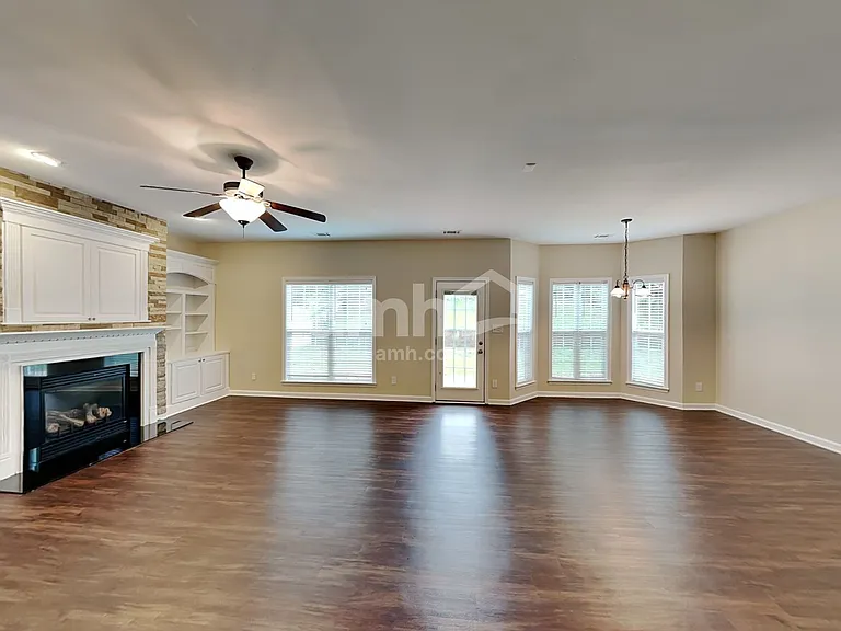 122 Tilton Dr — Photo 6