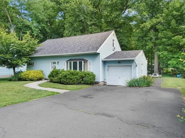 445 Orangeburg Road, Pearl River, NY 10965