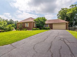 1902 Coachman Dr, New Albany, IN 47150