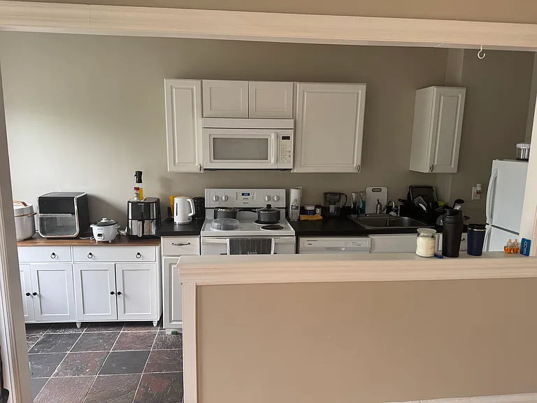 199 Plymouth Ave S #4 — Photo 3
