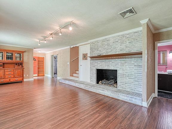 5th image of 126 N Brookdale Dr