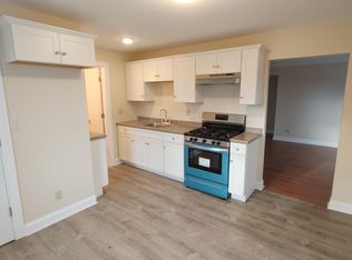 89 Old Broadway W #2, North Haven, CT 06473