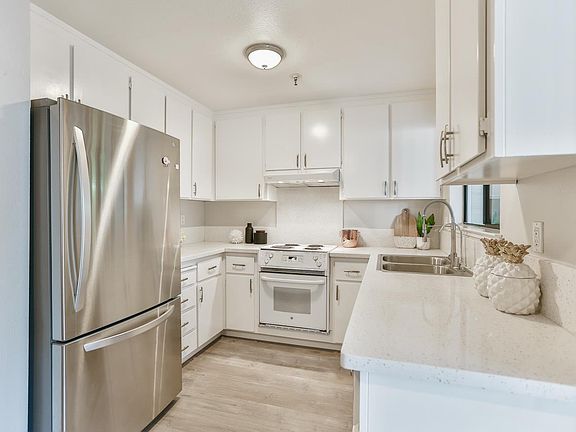 5th image of 457 Sierra Vista Ave APT 7