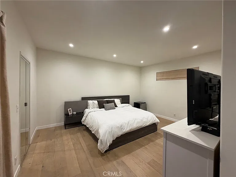 4970 Kester Ave #10 — Photo 8