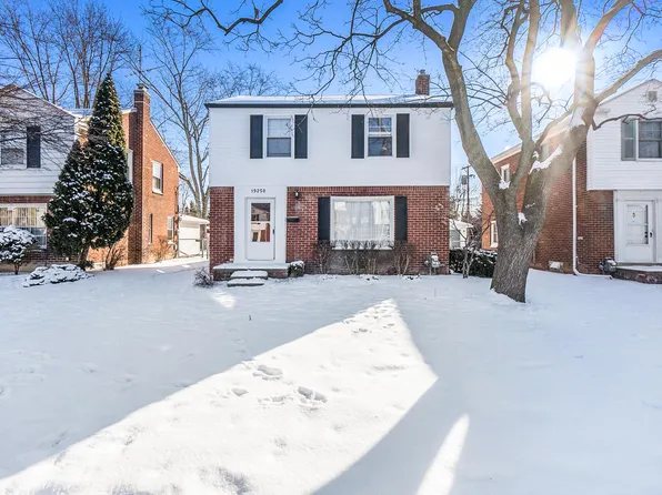 19250 Raymond St, Grosse Pointe Woods, MI 48236