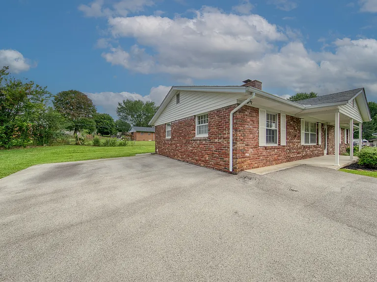 6101 Lilywood Ln — Photo 17
